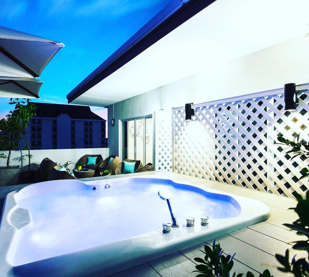 Tolani Nimman Villa Chiang Mai Bagian luar foto