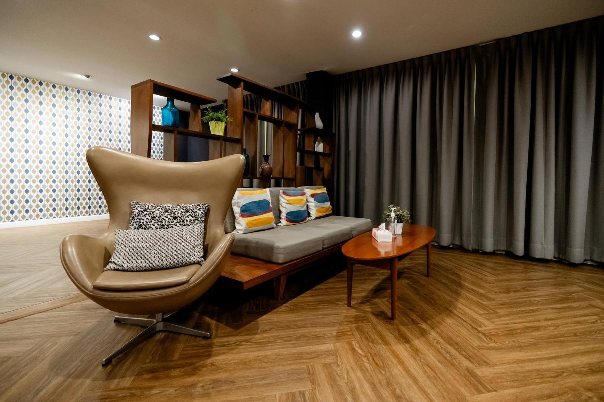 Tolani Nimman Villa Chiang Mai Bagian luar foto
